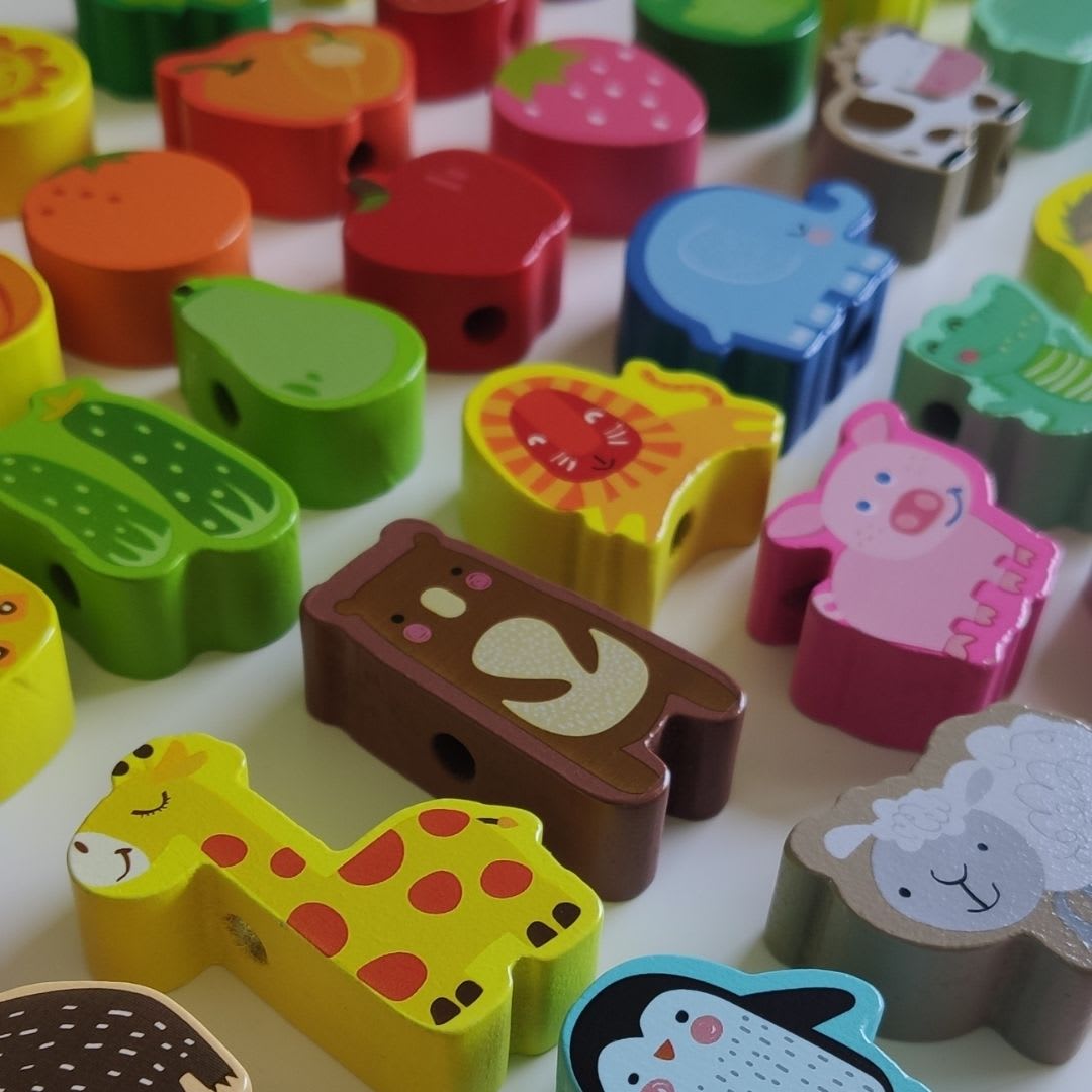 Set enhebrado animales y frutas de madera