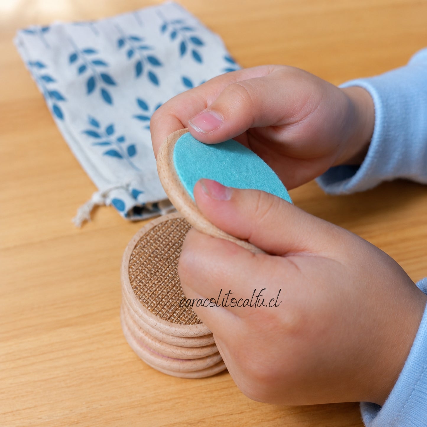 Set de Discos Sensoriales de Madera con Texturas y Bolsa de Tela