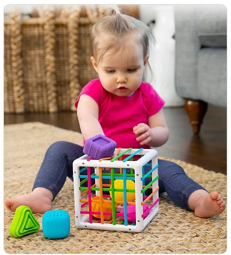 Cubo Mágico Sensorial: Aventura de Encajes y Sonidos
